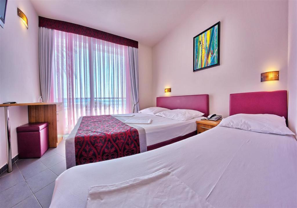 Hotel Sirena Подгора Екстериор снимка