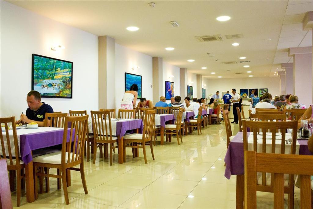 Hotel Sirena Подгора Екстериор снимка