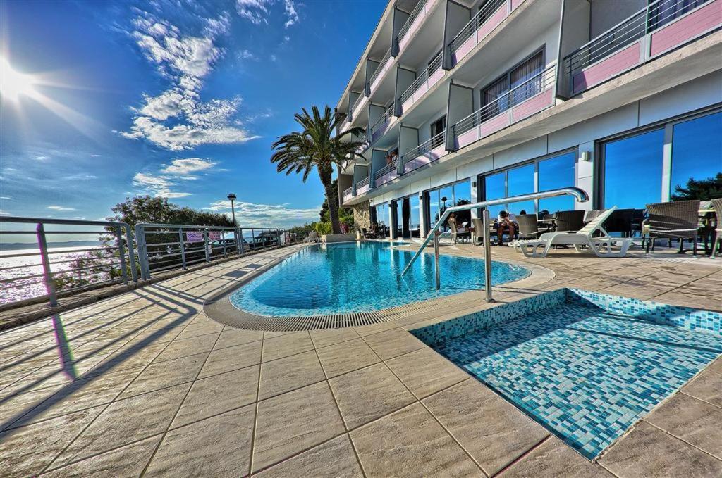 Hotel Sirena Подгора Екстериор снимка