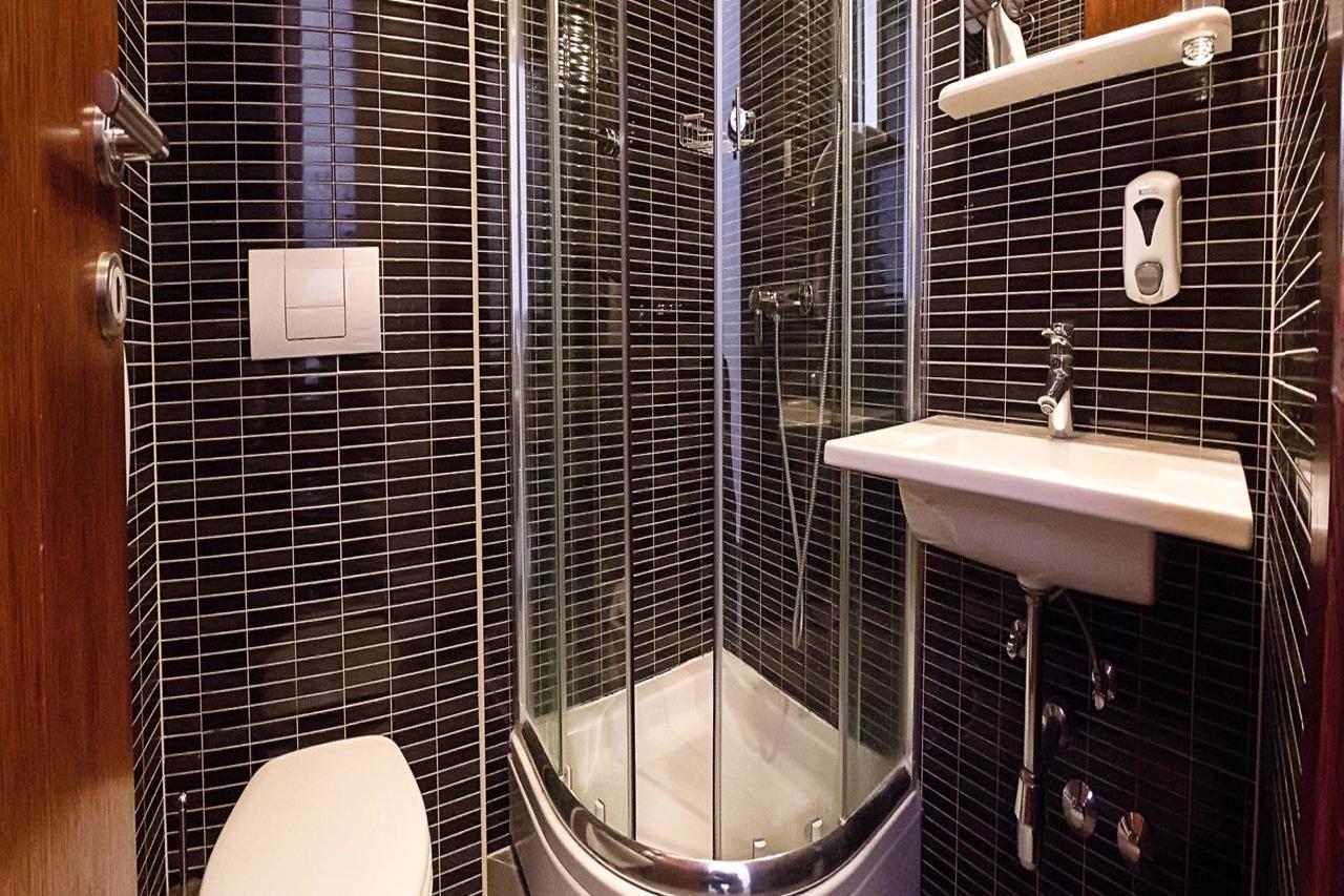 Hotel Sirena Подгора Екстериор снимка