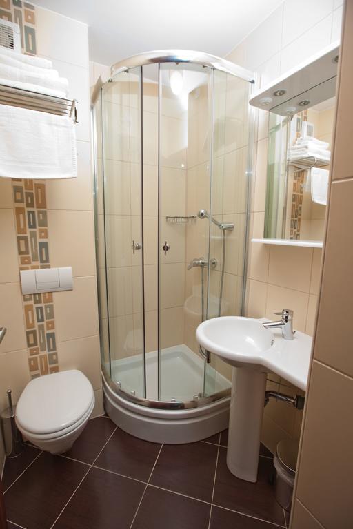 Hotel Sirena Подгора Екстериор снимка